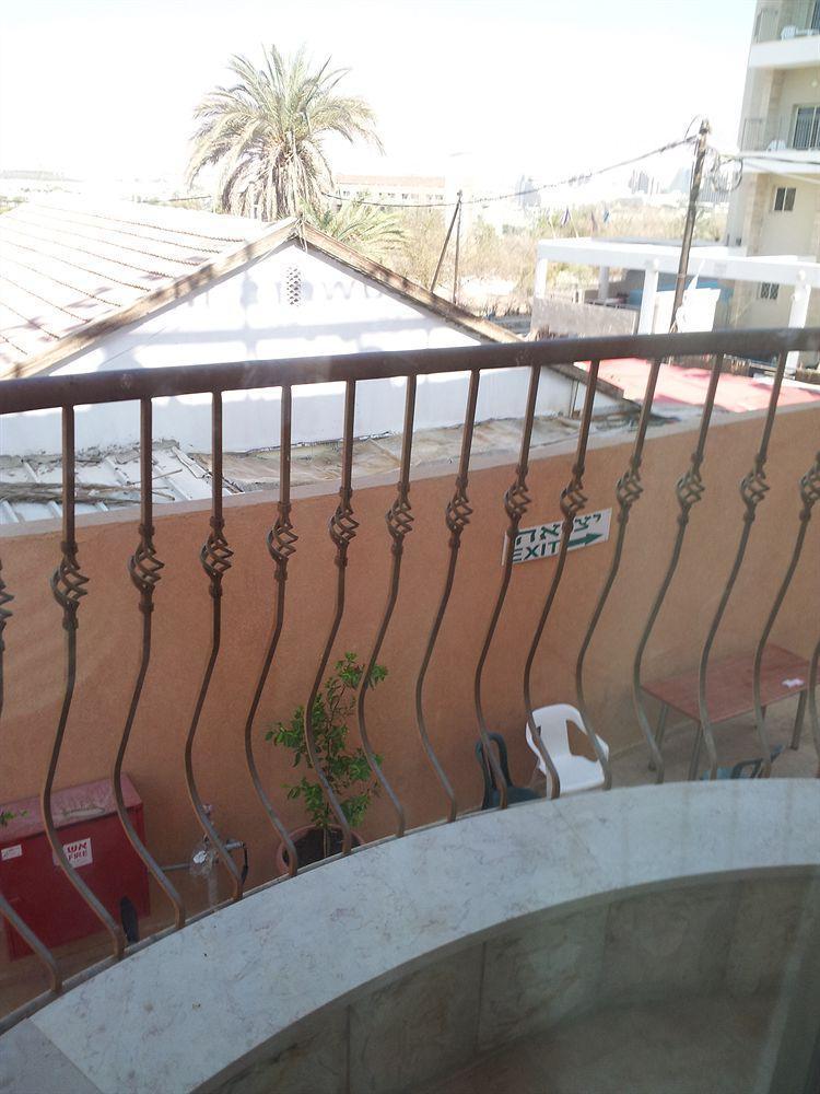 Faulty Towers Hotel Eilat Exterior photo