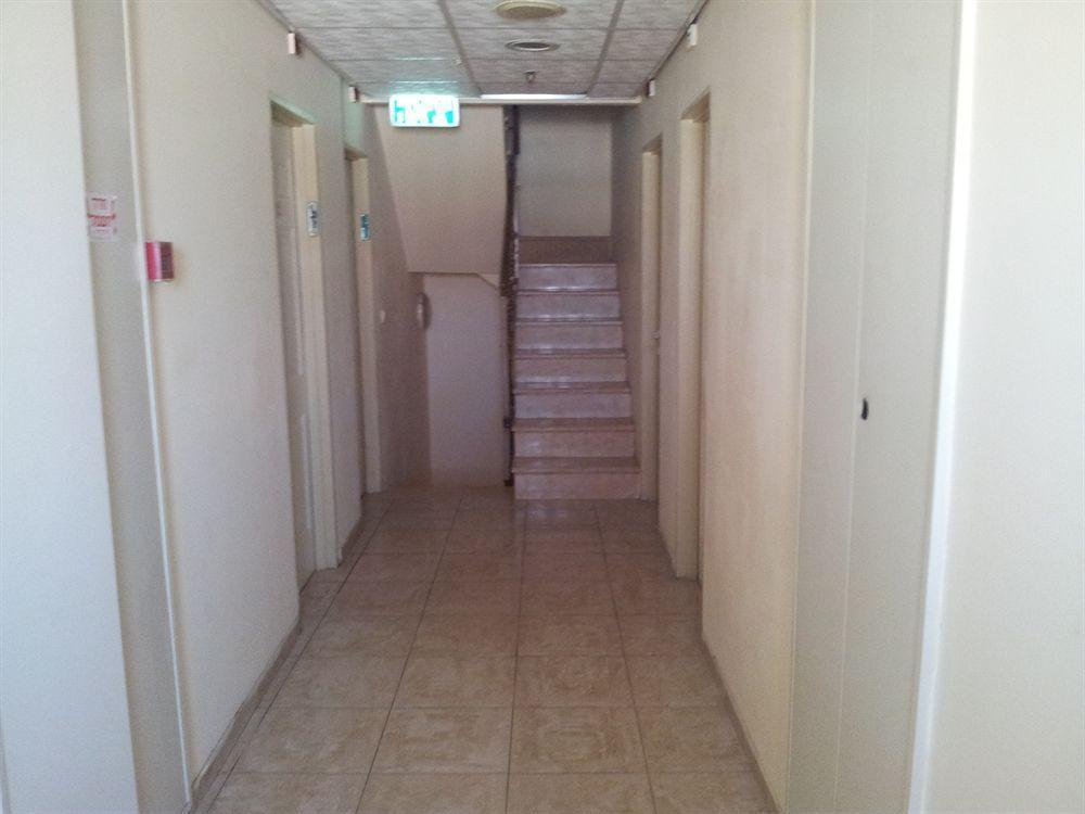 Faulty Towers Hotel Eilat Exterior photo